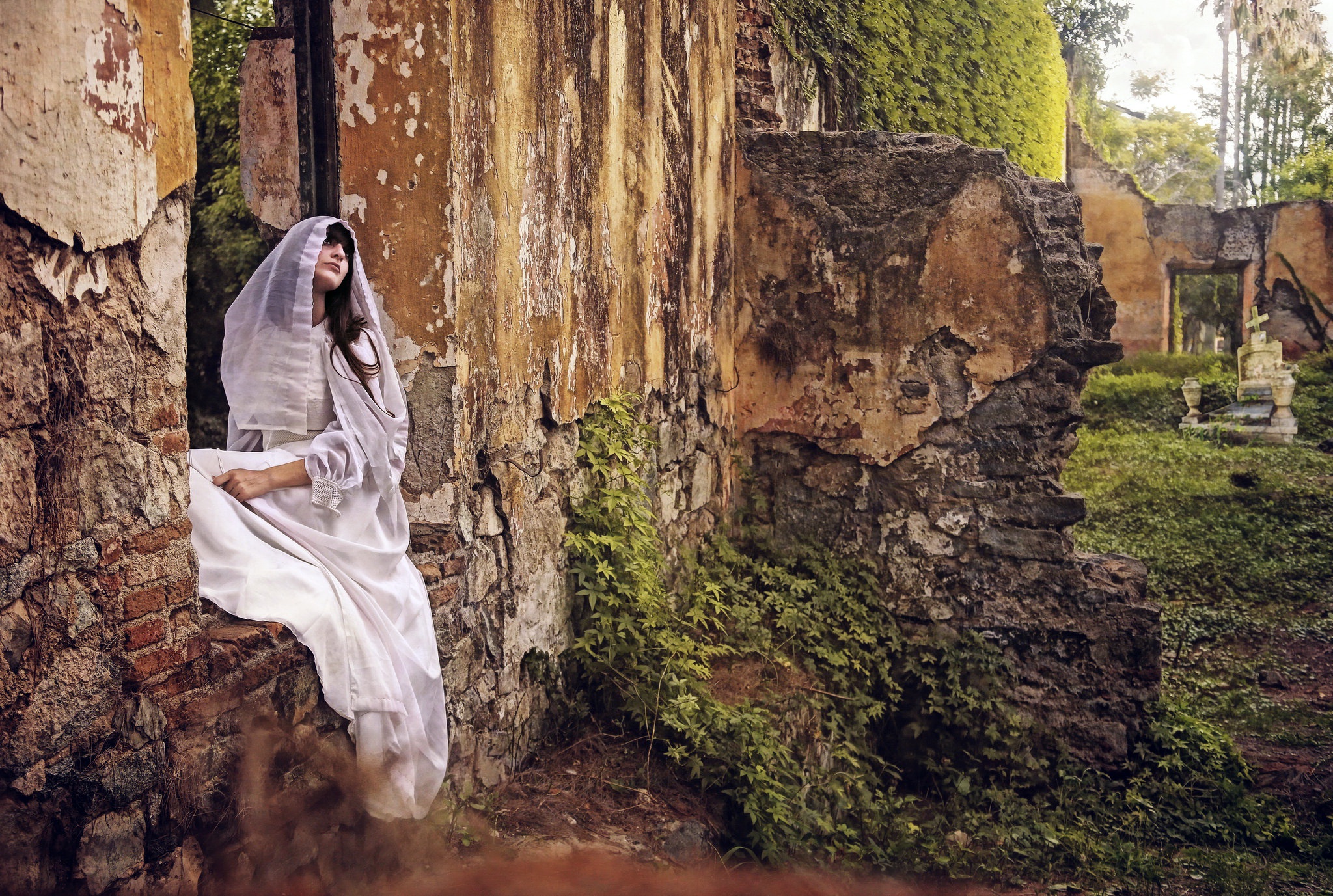 фотосессия в руинах. фотосессия в заброшенном здании. девушка развалины. фотосессия в развалинах. девочка руина.