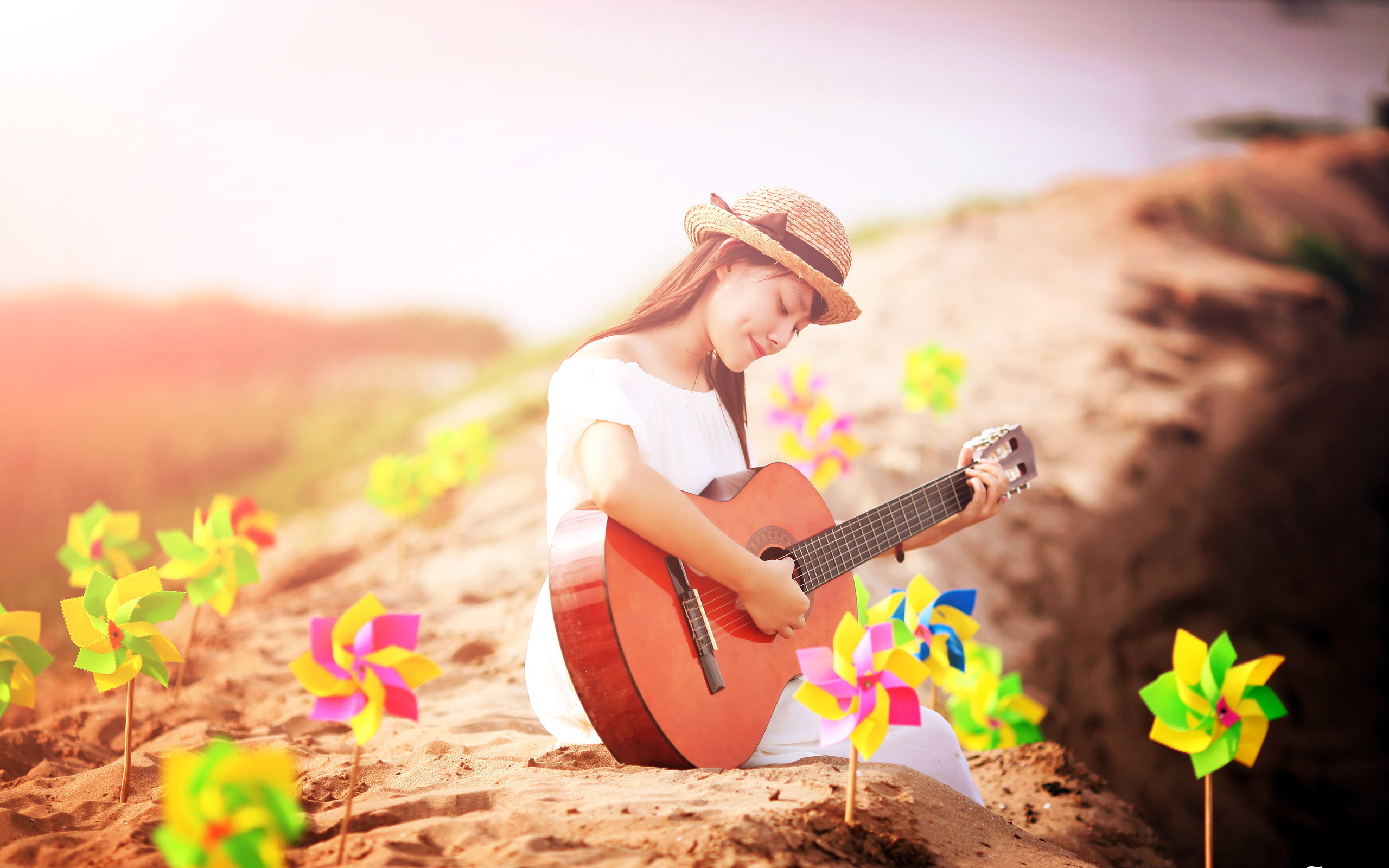 Музыка песни хорошее настроение. Фотосессия с гитарой на природе. Девушка с гитарой. Девушка с гитарой на природе. Музыкальная фотосессия.