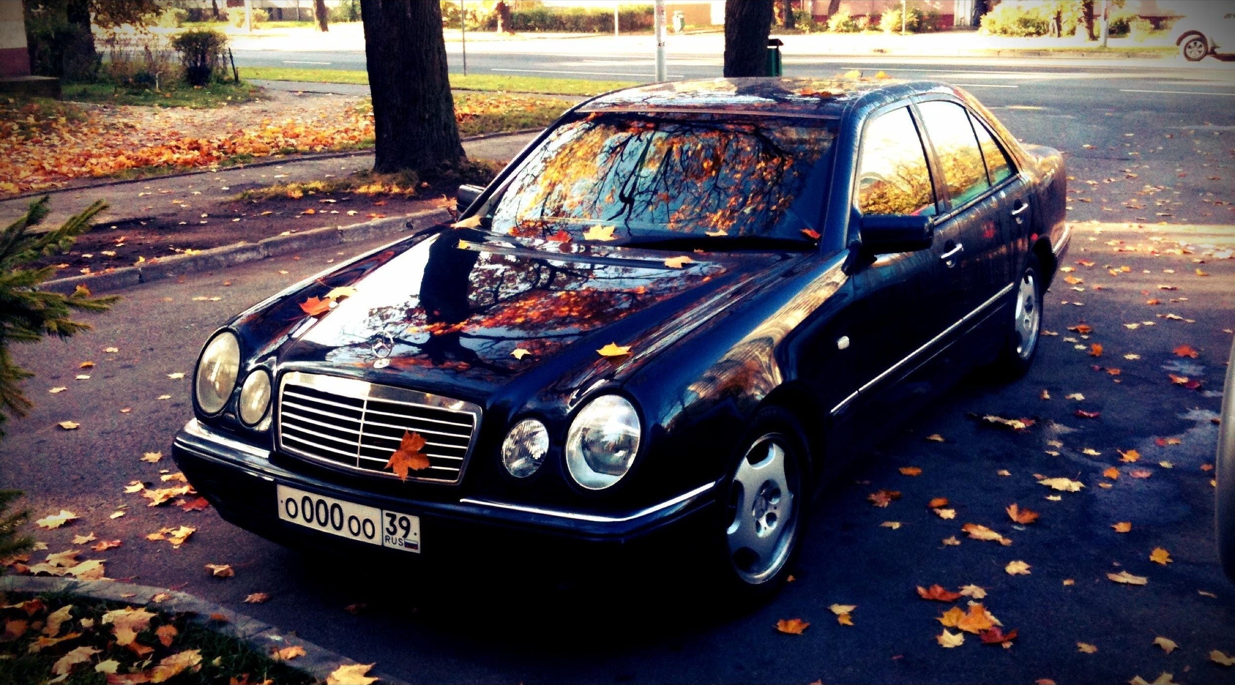 Mercedes w210 1996. Мерседес лупатый 210. Mercedes Benz e230 w210. Mercedes-Benz w210 лупатый. Mercedes w210 лупатый.