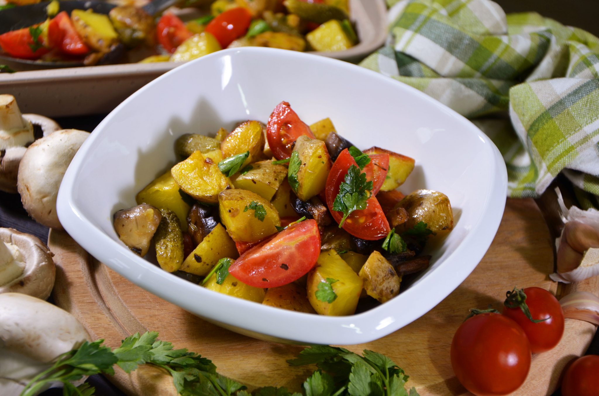 Овощи с грибами в духовке рецепты. Овощи в духовке. Овощи картофель. Картошка с овощами. Печеные овощи.