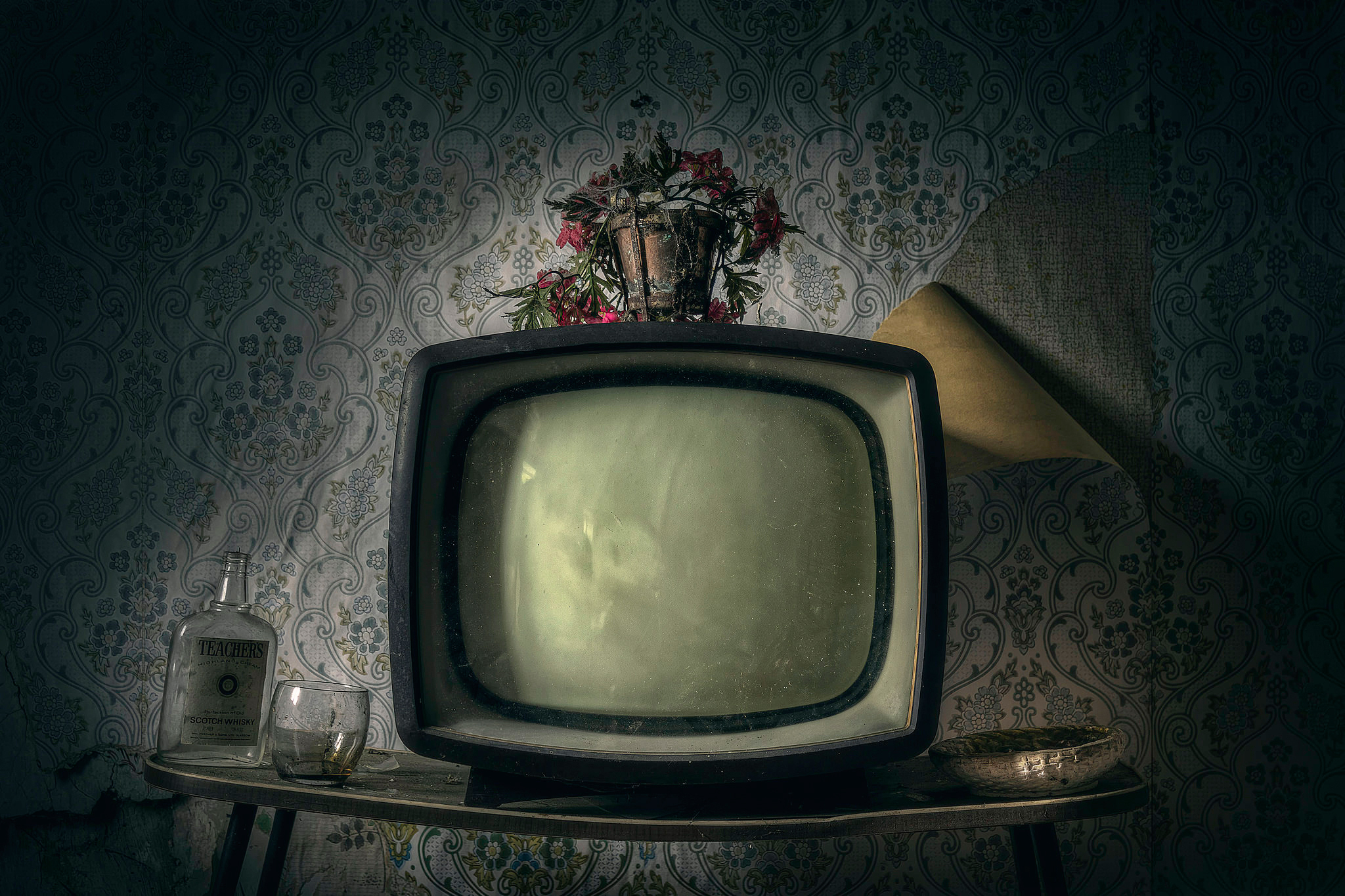 Телевизор готов. Старый телевизор. Старинный телевизор. Ретро телевизор. Телевизорстарывй.